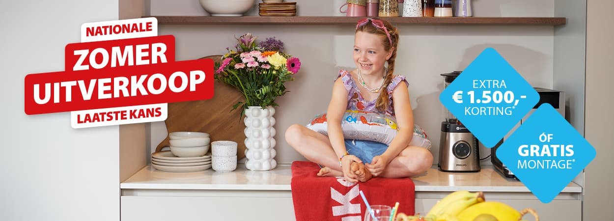 Banner Zomer Uitverkoop waarbij een meisje op het aanrecht zit